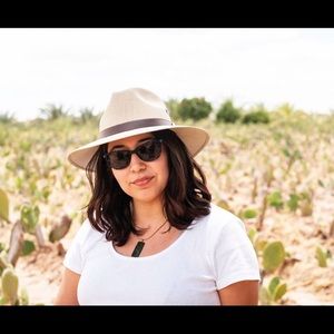 Meet your Posher, Iris